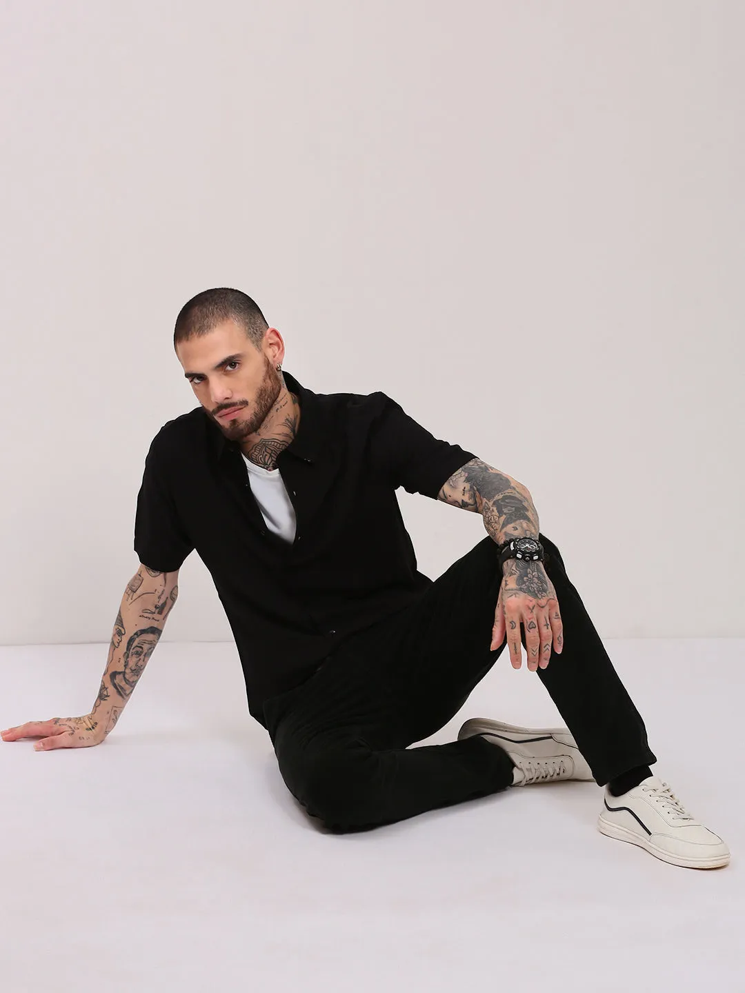 Men Black Solid Slim Fit Casual Shirt