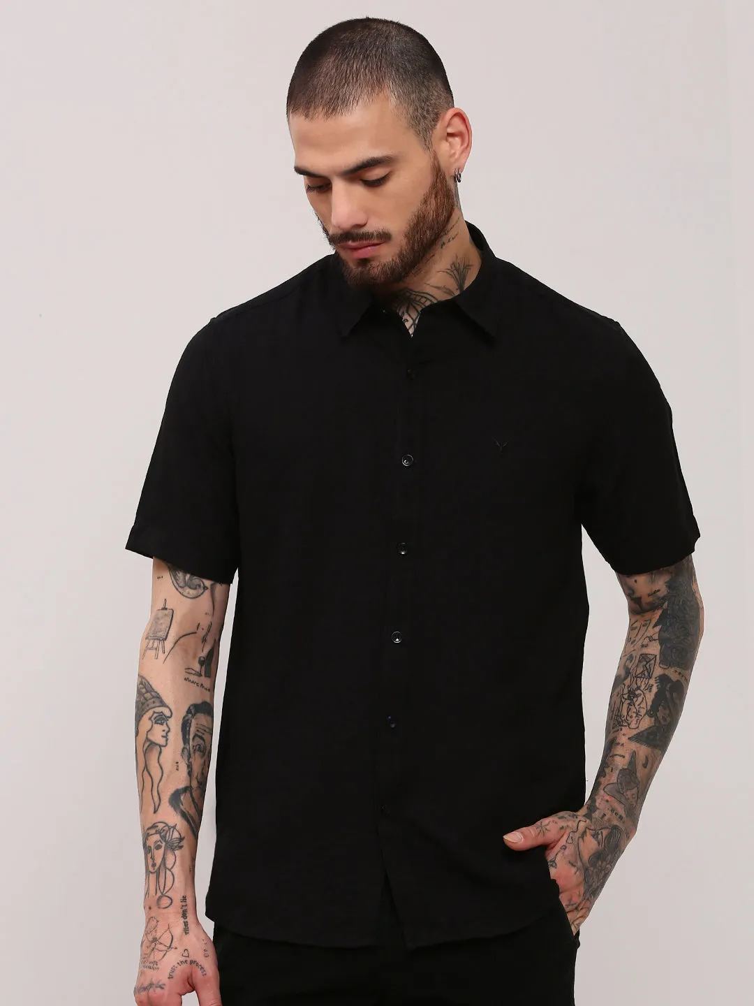 Men Black Solid Slim Fit Casual Shirt